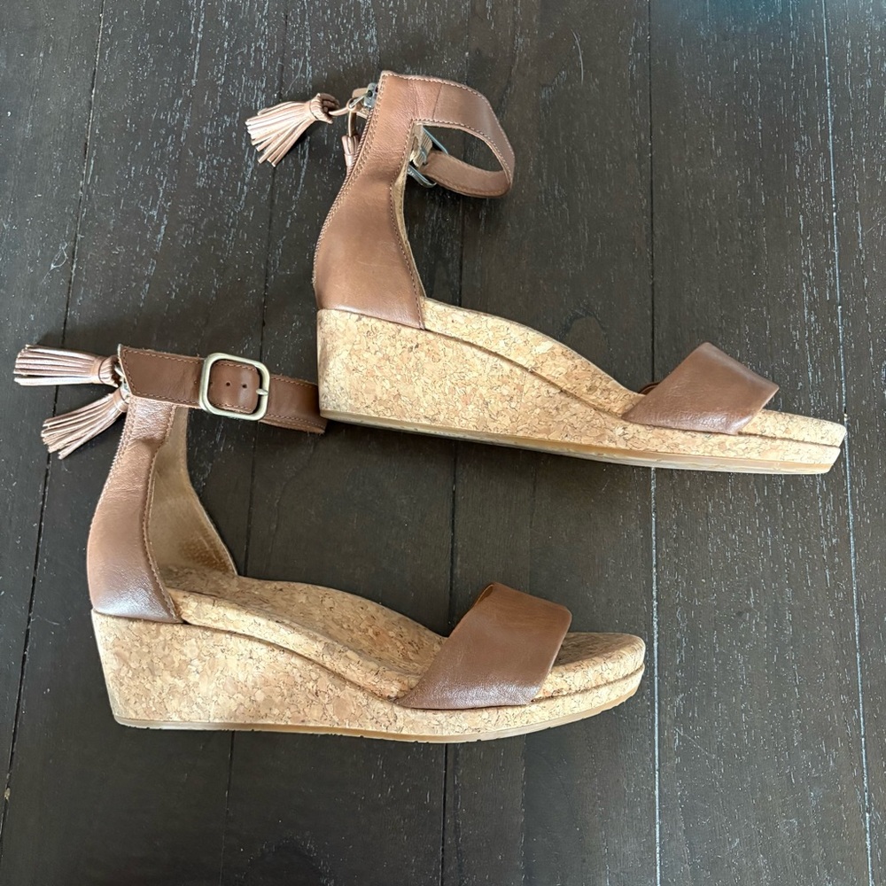 UGG Zoe II Chestnut Leather Wedge Cork Sandals Ankle Strap Size 9.5 Boho Neutral - Picture 2 of 11
